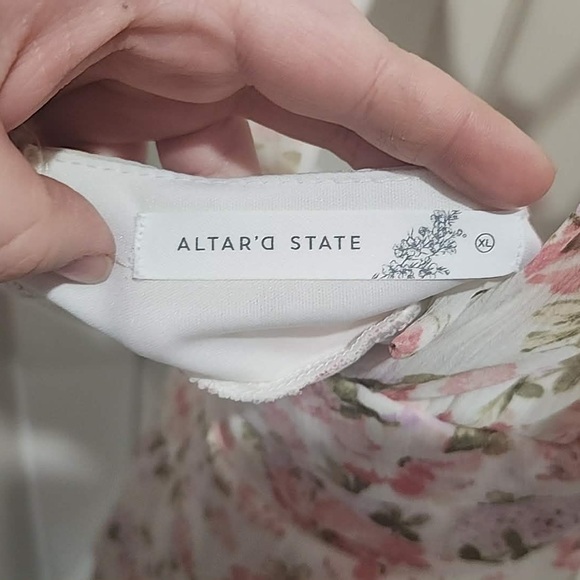 Women's Altar'd State Bryson floral romper size XL - Picture 6 of 6